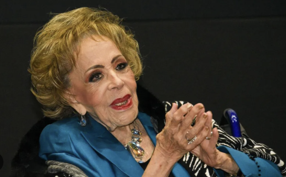 SE AGRAVA LA SALUD DE SILVIA PINAL; LE DETECTAN NUEVA BACTERIA  Y SEGUIRÁ HOSPITALIZADA